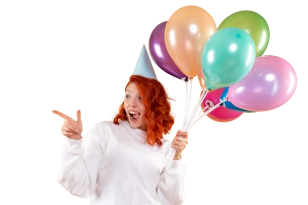 Femme joyeuse fêtant son anniversaire en tenant des ballons, utilisé sur Leonardo Animation dans la section anniversaire.