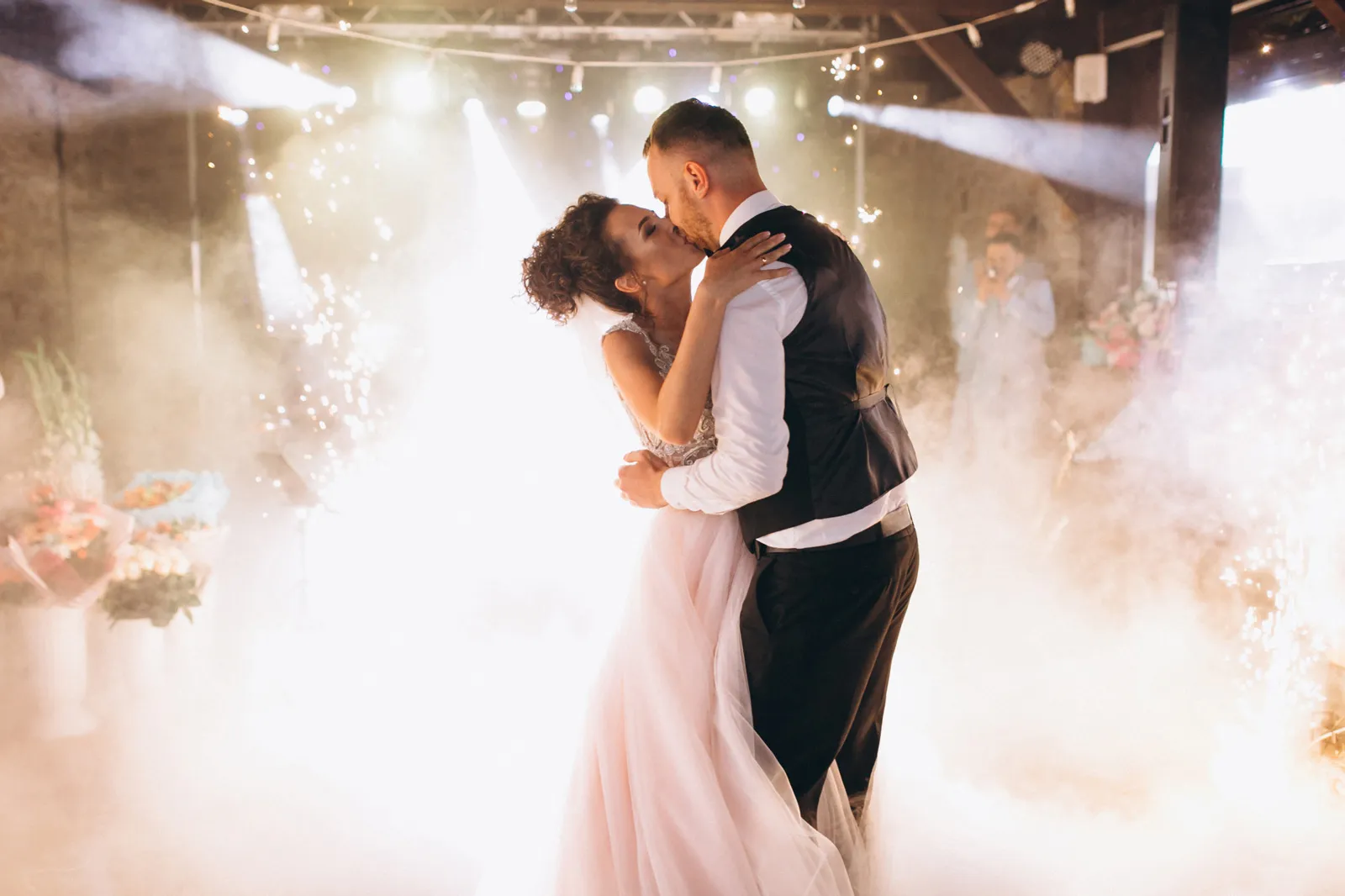 Photo d'un couple de marié ouvrant le bal de leur mariage, représentant la section mariage de Leonardo Animation